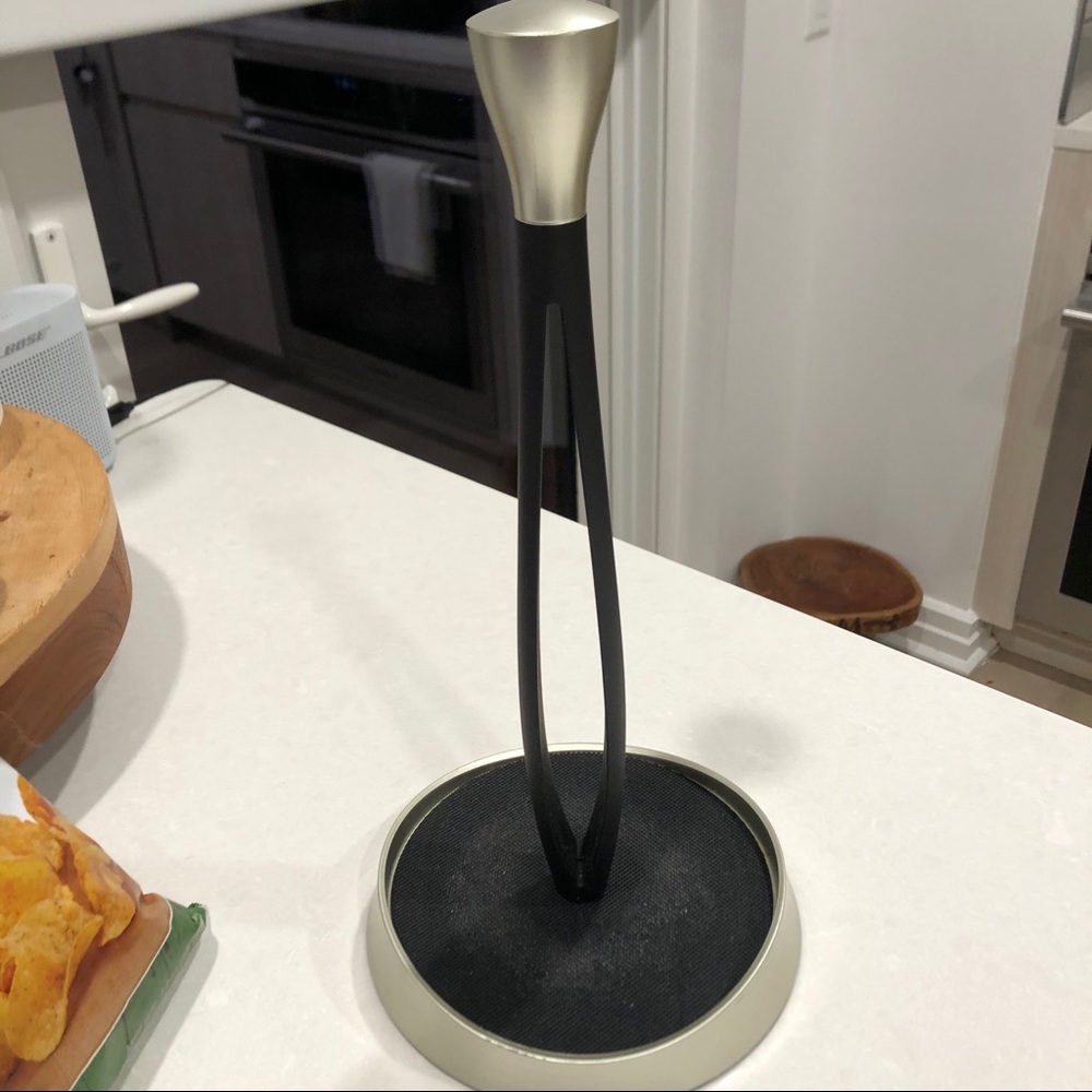 Paper towel holder